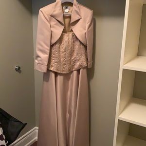 Stunning Mother of the Bride/groom Ball Gown